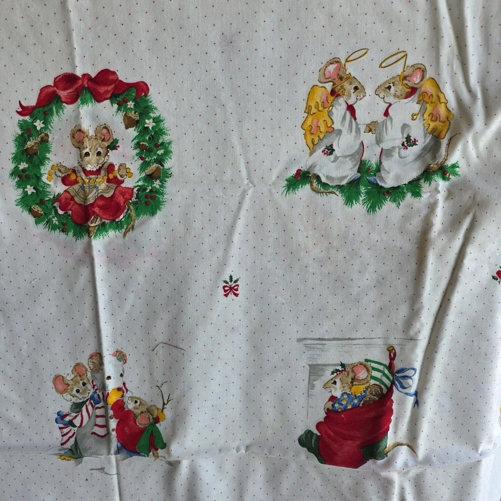 2 Yards Vintage Cranston Christmas Cotton Fabric Mistletoe Mice Picture Patches